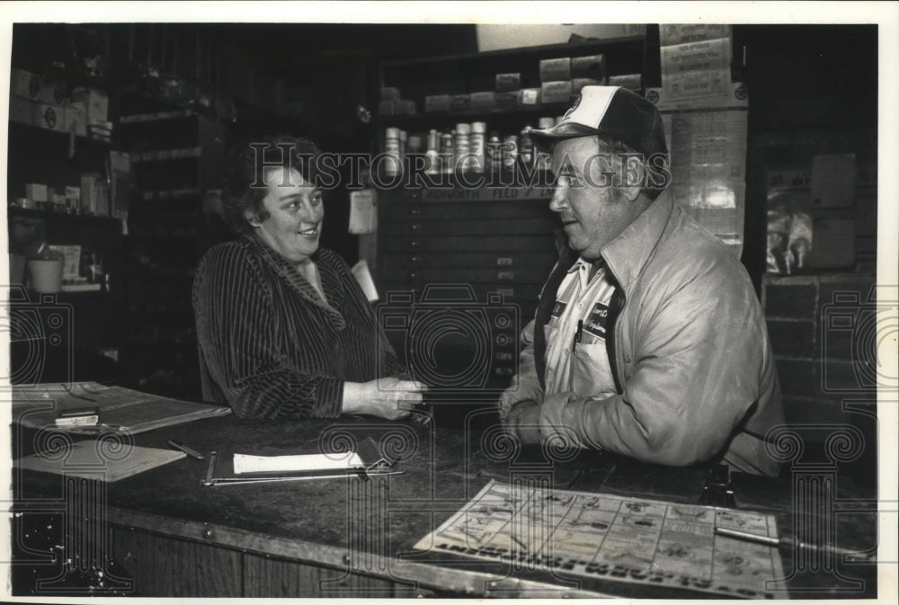 1990 Press Photo Mary and Bill Ashworth's feed mill in Coloma, Wisconsin