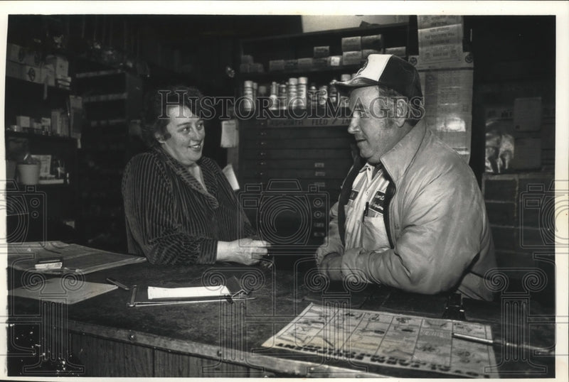 Load image into Gallery viewer, 1990 Press Photo Mary and Bill Ashworth's feed mill in Coloma, Wisconsin
