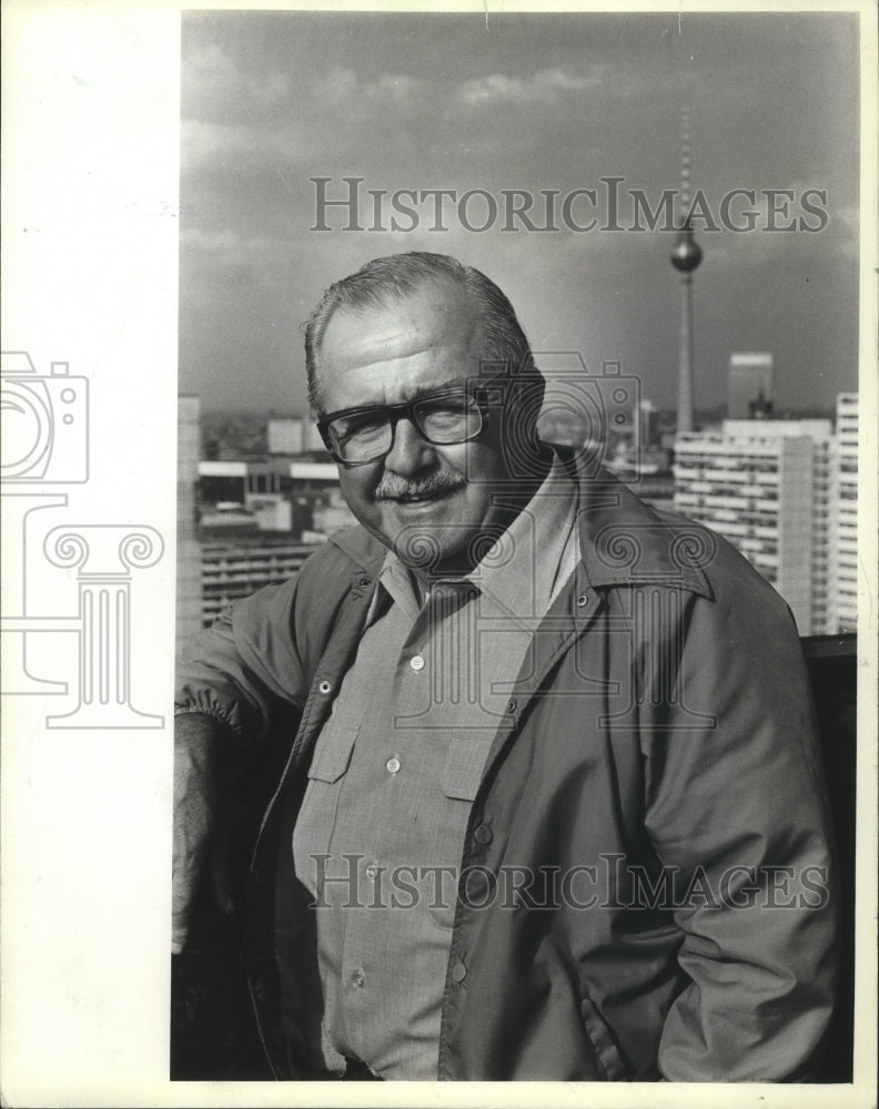 1981 Press Photo Alex P. Dobish, Milwaukee Journal Reporter- Historic Images