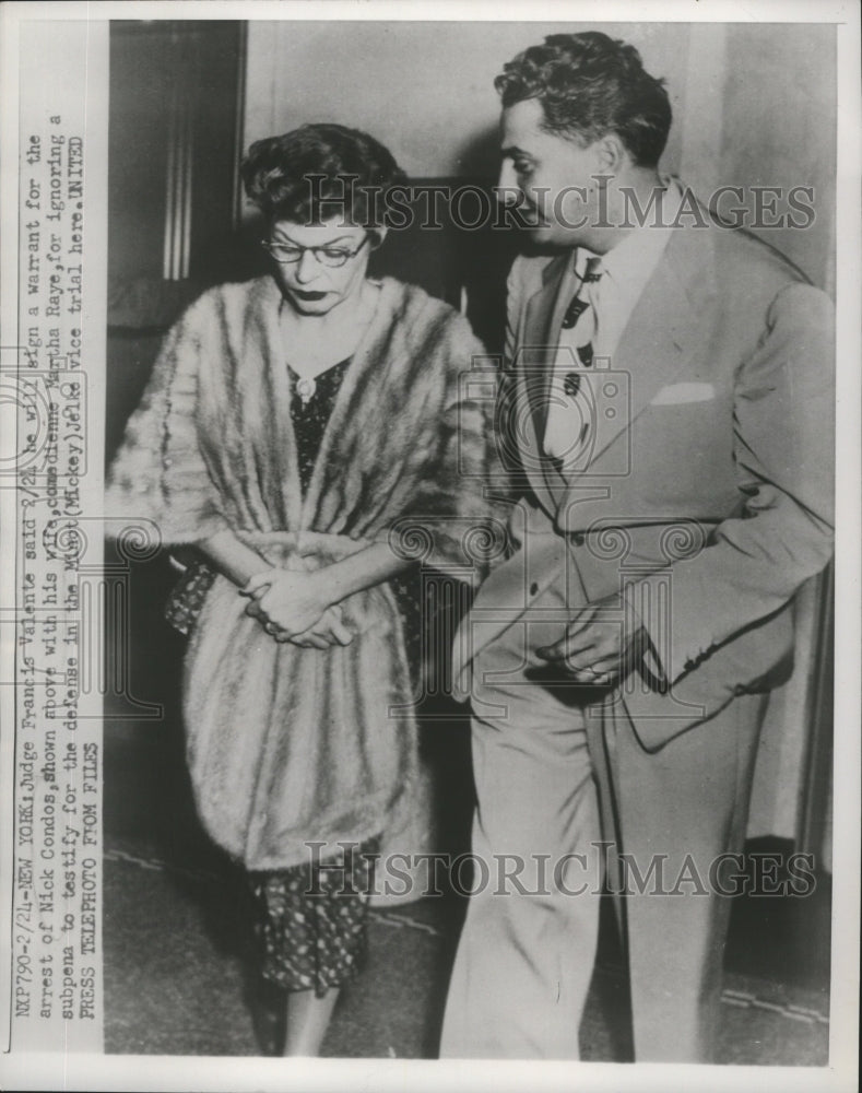 1953 Press Photo Nick Condos and his wife Martha Raye - mja80110- Historic Images