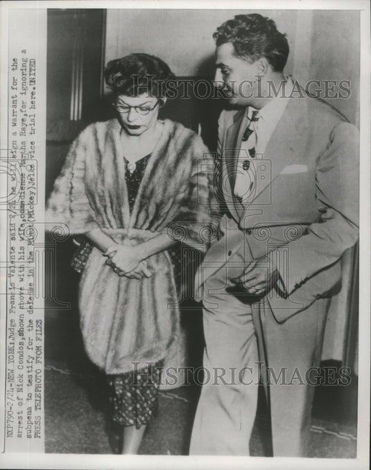 1953 Press Photo Nick Condos and his wife Martha Raye - mja80110- Historic Images