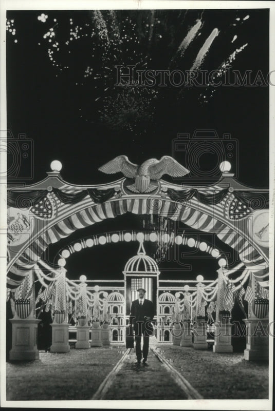 1990 Press Photo Sam Krichinsky in this scene from "Avalon" - mja80363- Historic Images