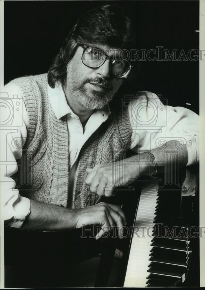 1965 Press Photo Martin Charnin Director and Author of Revues in New York City- Historic Images