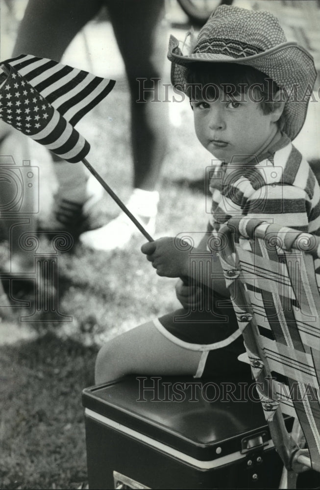 1983 Press Photo Austin Mautz waving flag after Columbus, WI, 4th of July parade- Historic Images