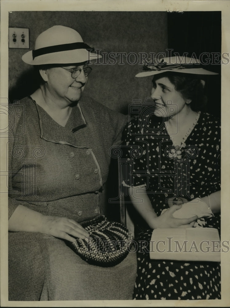 1938 Press Photo Mrs. Mary O. Kryszak and Miss Stanislawa Krecinska, Milwaukee- Historic Images