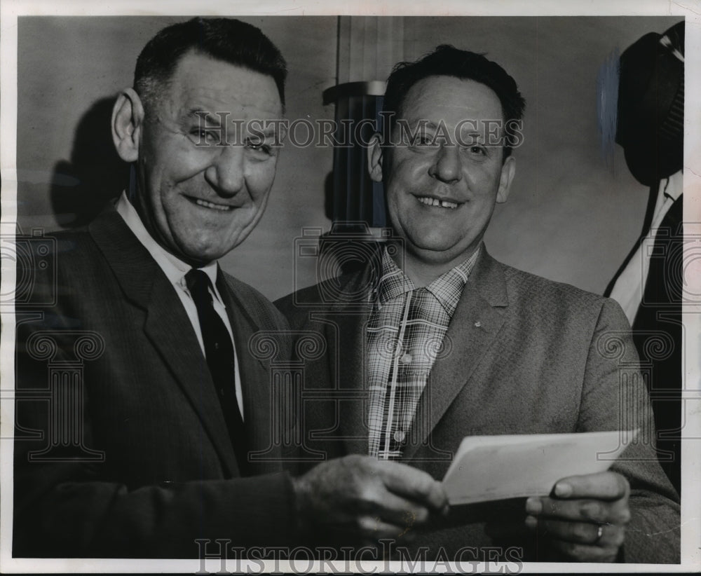 1949 Press Photo Frank Conrad presents funds, Greenfield Lions Youth Activities- Historic Images