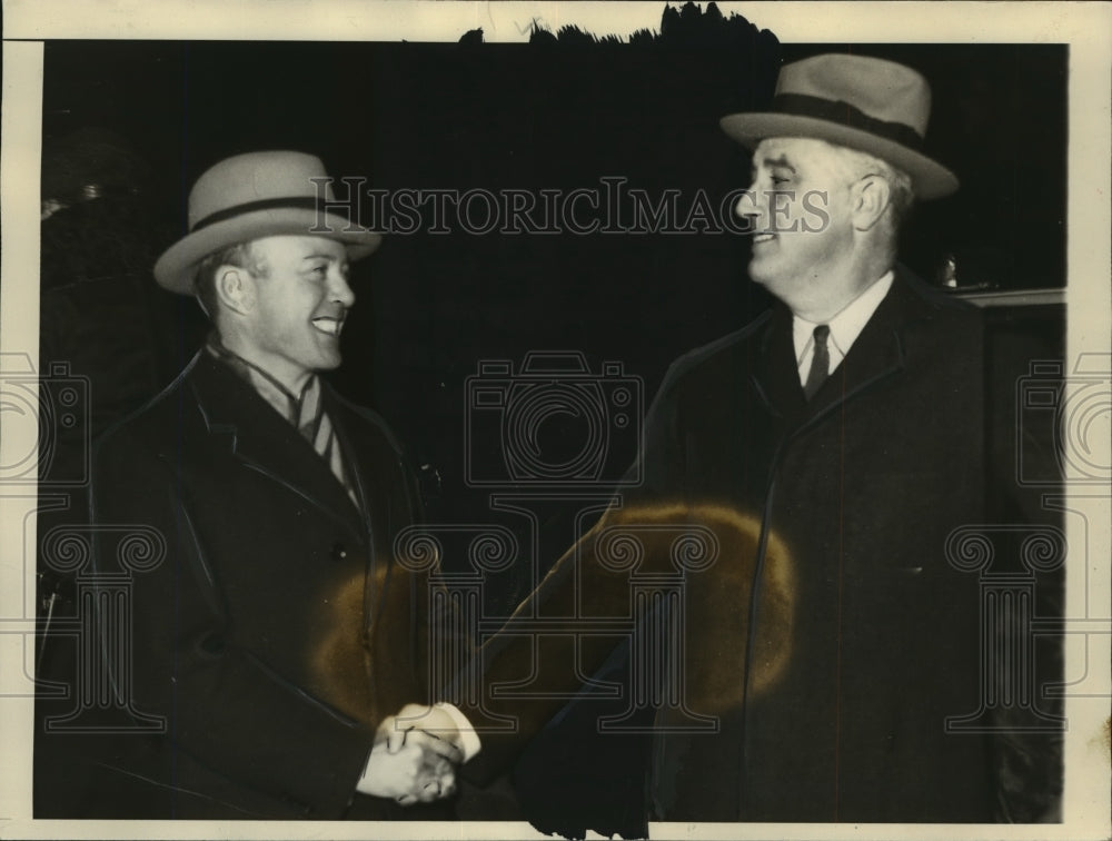 1933 Press Photo President Roosevelt shaking hands with William C. Bullitt- Historic Images