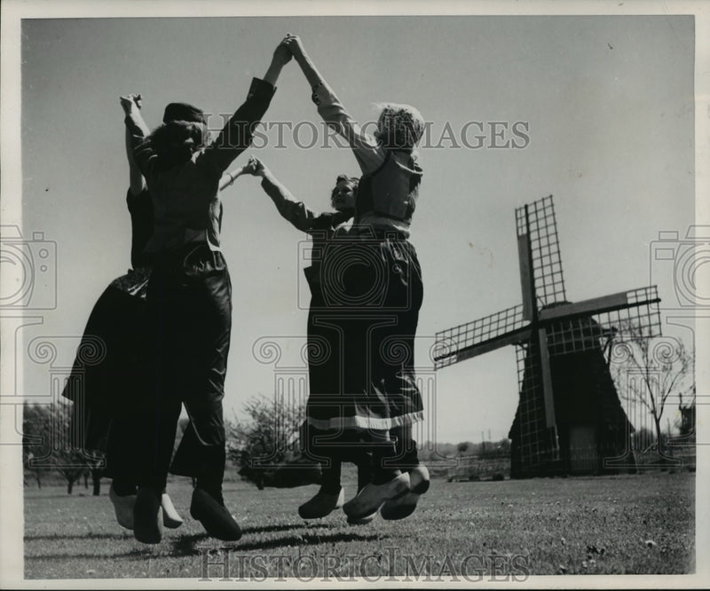 Load image into Gallery viewer, 1952 Press Photo A windmill, Dutch caps in Holland, Michigan. - mja82577
