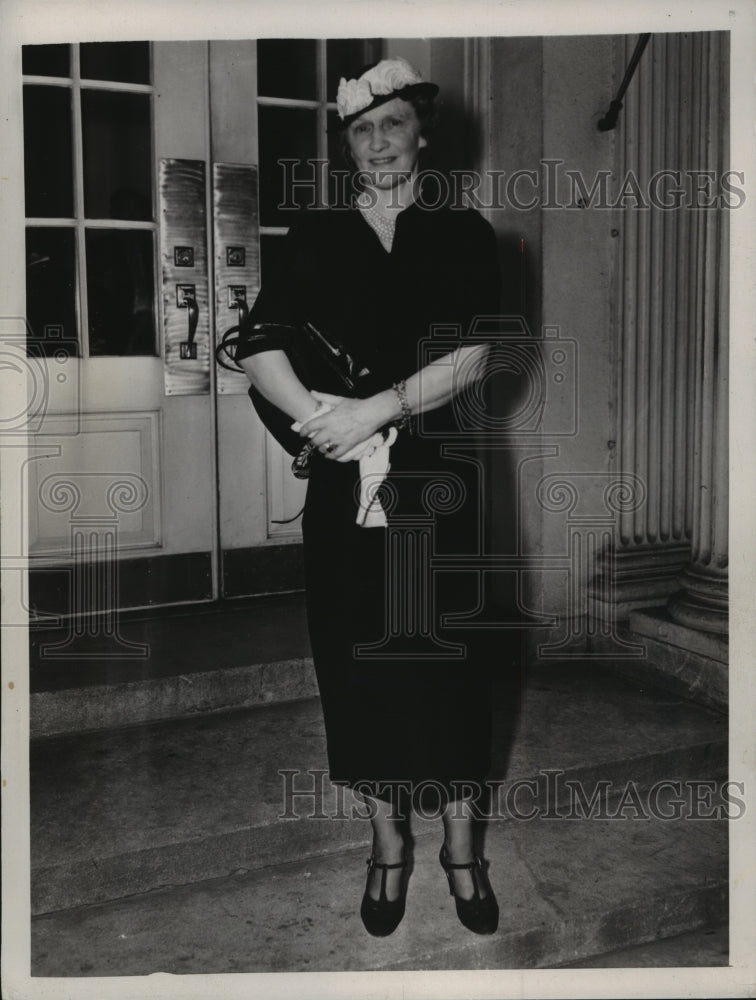 1937 Press Photo Lady Nancy Astor, of the English Parliament leaving White House- Historic Images