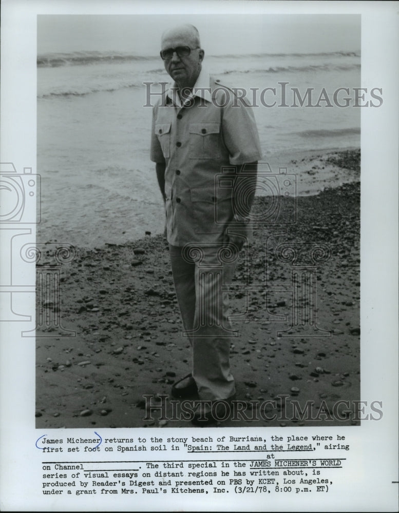 1978 Press Photo James Michener returns to the stony beach of Burriana- Historic Images