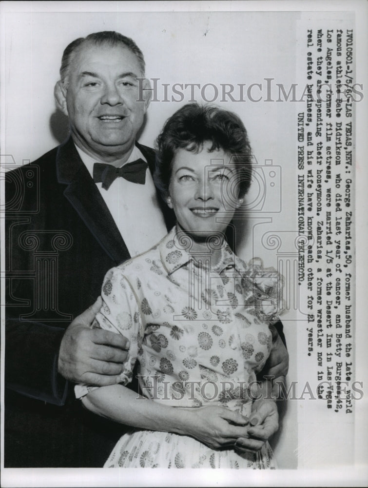 Load image into Gallery viewer, 1960 Press Photo George Zaharias and newlywed wife Betty Burgess - mja83021
