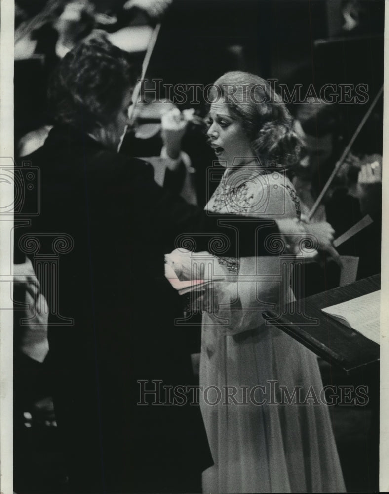 1974 Press Photo Kenneth Schermerhorn &amp; Carol Neblett at PAC in Milwaukee.- Historic Images