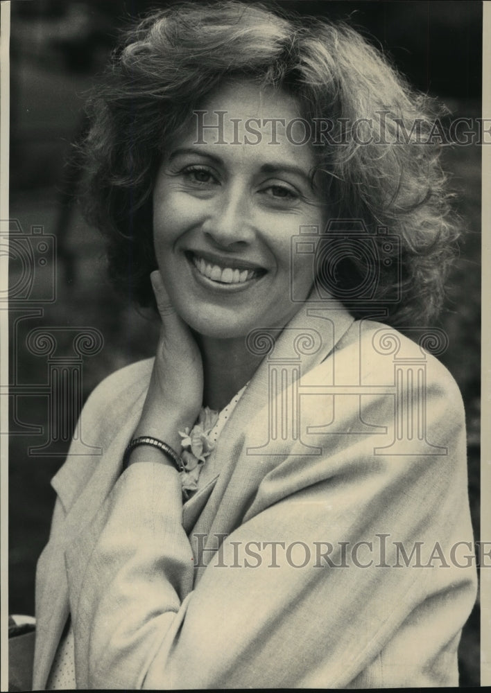 1988 Press Photo Kate Nelligan stars in "Spoils of War" at Music Box Theater.- Historic Images
