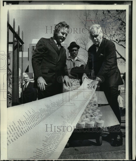 1971 Press Photo Telegrams protesting United States' nuclear test, Washington- Historic Images
