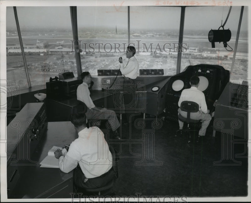 Load image into Gallery viewer, 1952 Press Photo Idlewild Airport's Million Dollar Control Tower
