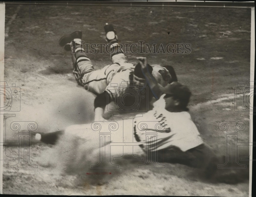 1954 Press Photo Milwaukee Braves Baseball Game - Willie Jones scores- Historic Images