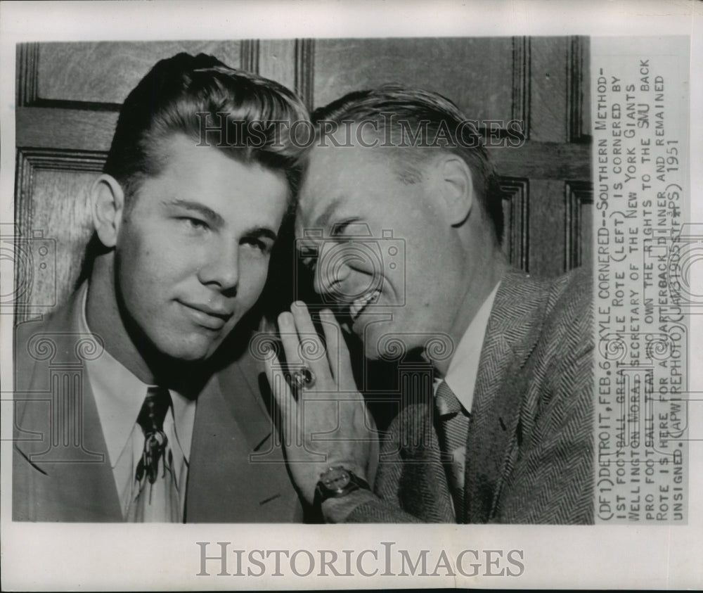 1951 Press Photo football player Kyle Rote is listening to Wellington Mora- Historic Images