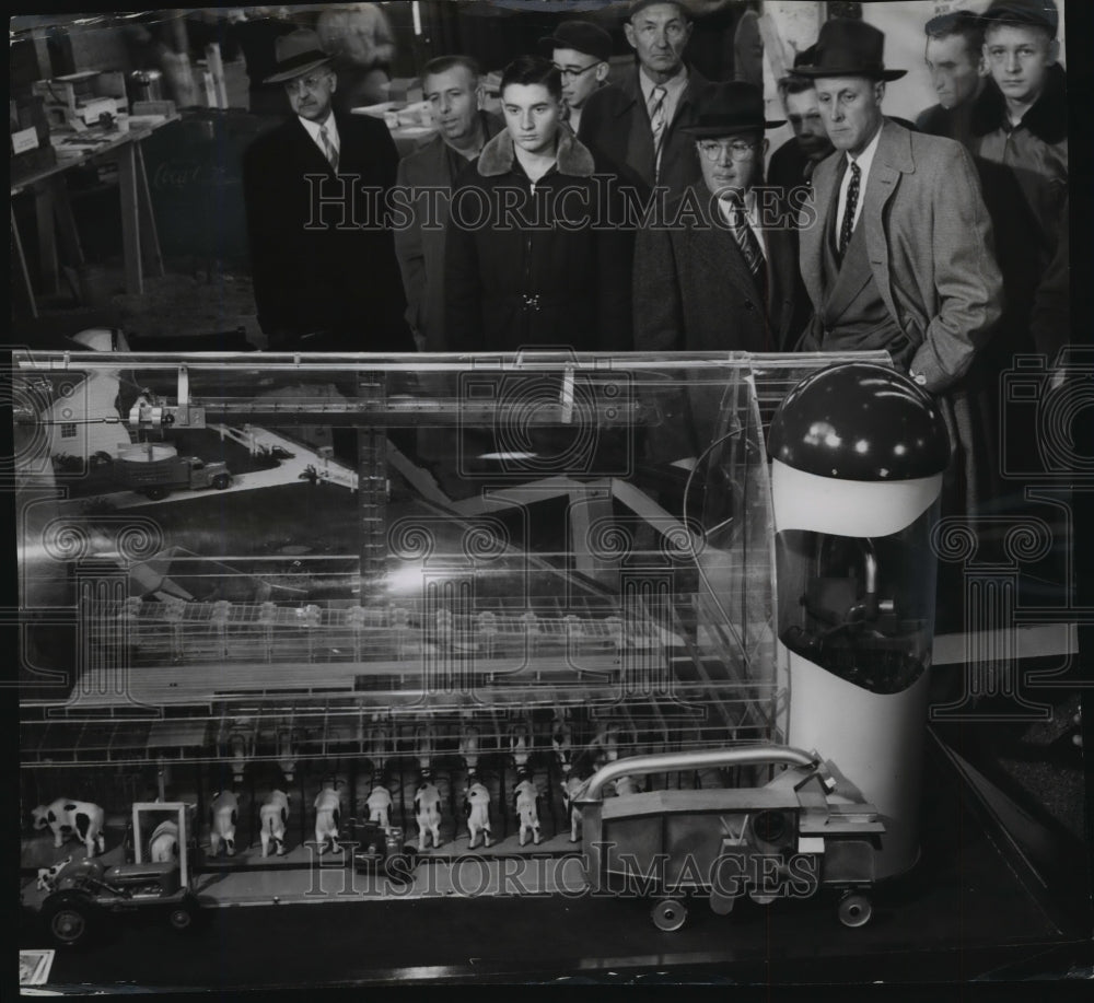 1954 Press Photo All electric model farm on exhibit at University of Wisconsin