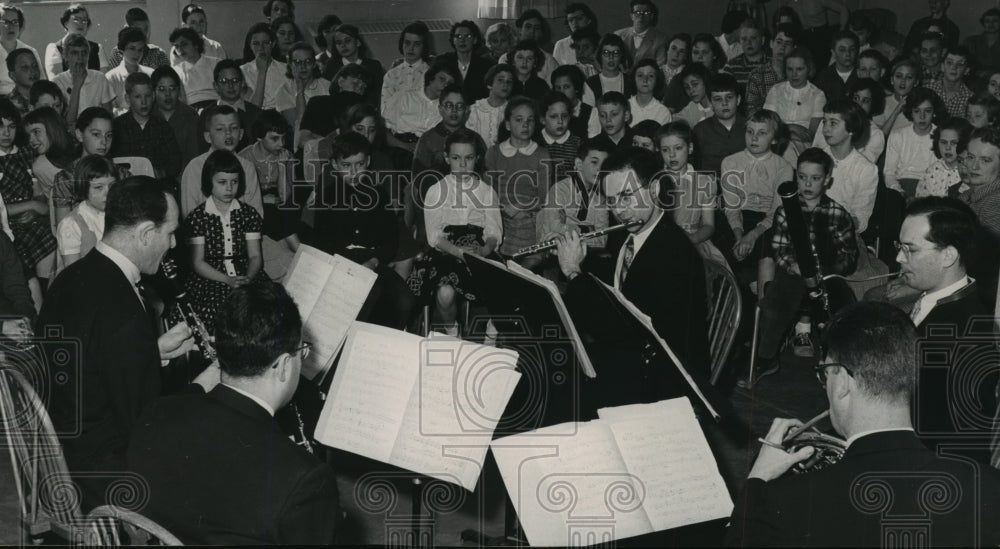 1955 Press Photo New York Woodwind Quintet preforming for children in classroom - Historic Images