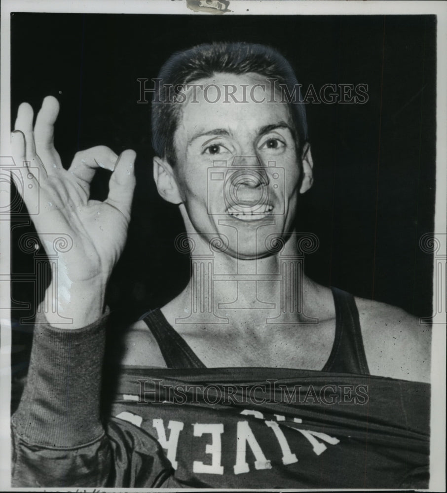 1960 Press Photo Track- Al Lawrence, University of Houston, breakes his record- Historic Images