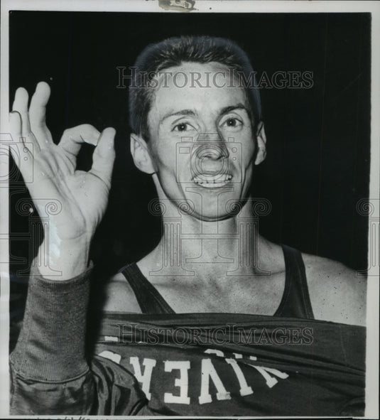 1960 Press Photo Track- Al Lawrence, University of Houston, breakes his record- Historic Images