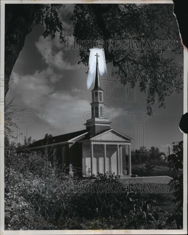 Load image into Gallery viewer, 1955 Press Photo Elm Grove Community Methodist church, Waukesha County Wisconsin
