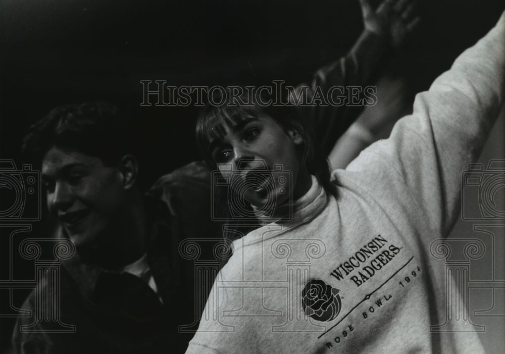 1994 Press Photo John Bergemann and Jessica Naumann sing at Wisconsin Lutheran- Historic Images