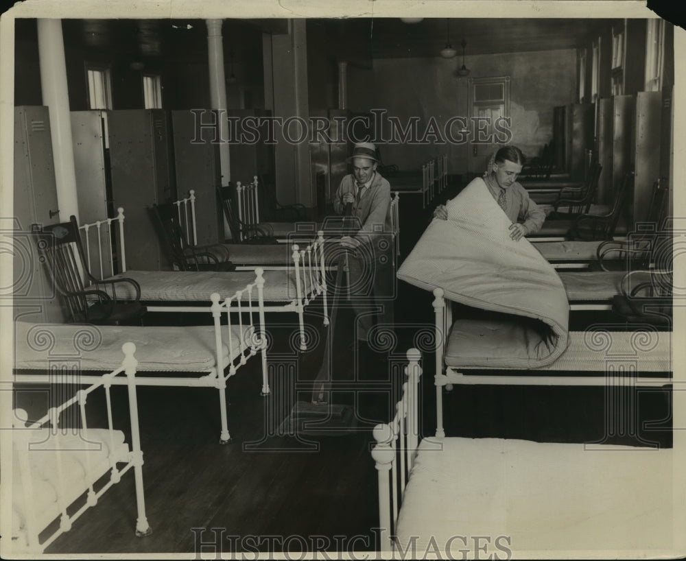 1929 Press Photo Veterans Preparing Barracks at National Soldier's Home, WI- Historic Images