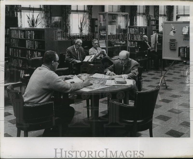 Load image into Gallery viewer, 1963 Press Photo Residents at Zablocki Veterans Administration Center, Wisconsin
