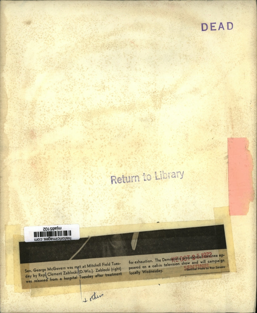 1972 Press Photo Senator McGovern met by Clement Zablocki at Mitchell Field