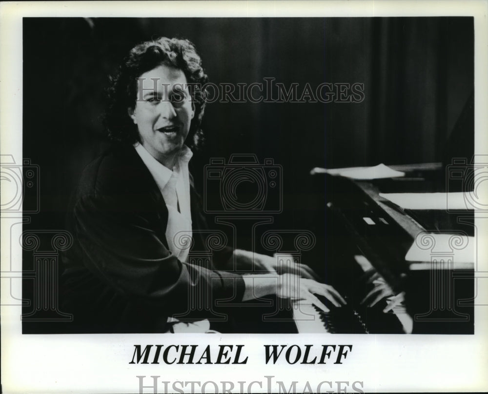 1990 Press Photo Michael Wolff, bandleader on &quot;Arsenio Hall&quot; Show- Historic Images