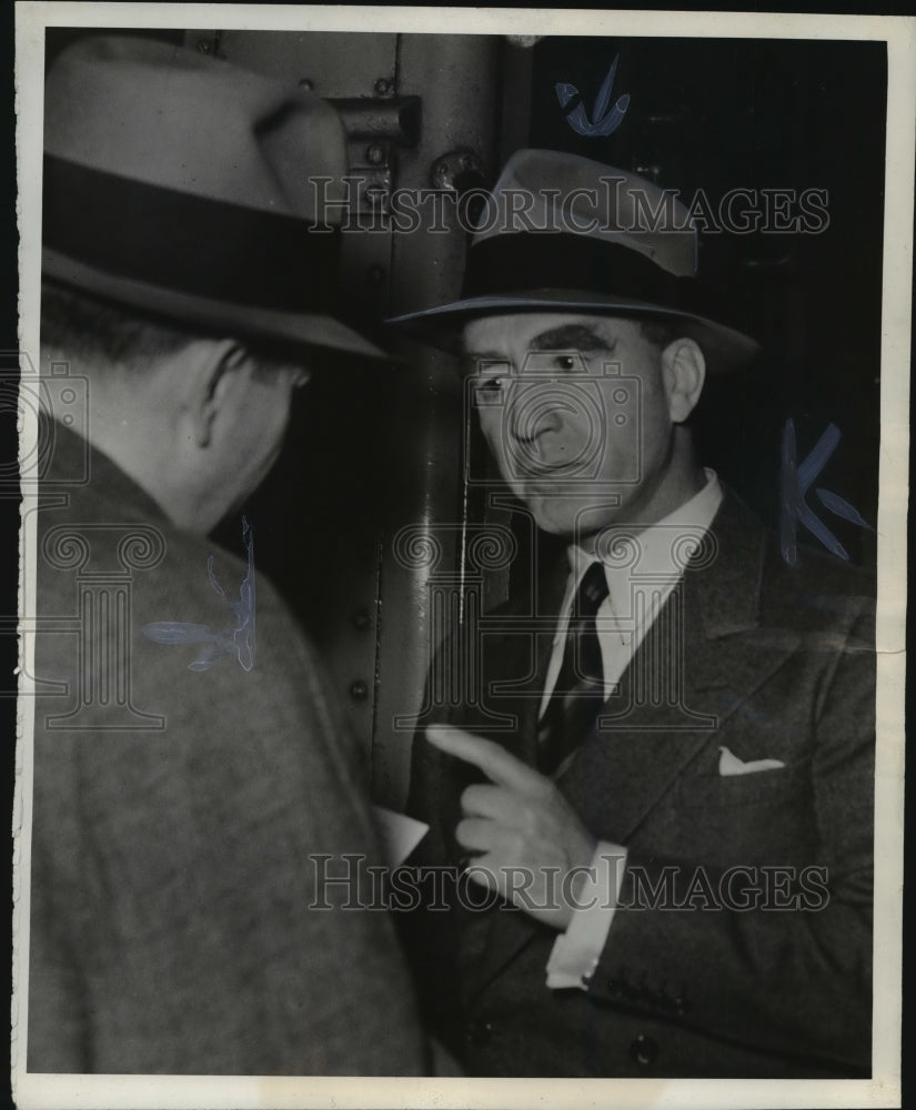 1938 Press Photo Governor Frank Murphy of Michigan at Union Train Depot- Historic Images