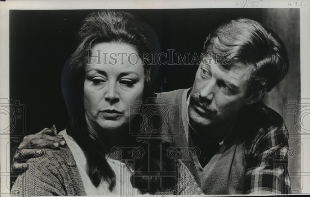 1975 Press Photo Joyce Ebert & Frank Converse in "The Murdering of Mrs. Holroyd"- Historic Images