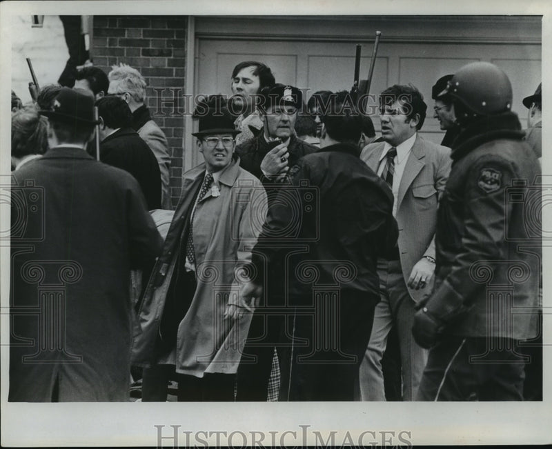 Load image into Gallery viewer, 1974 Press Photo Suspected Police Killer, Jacob Cohen, killed by FBI - mja86466
