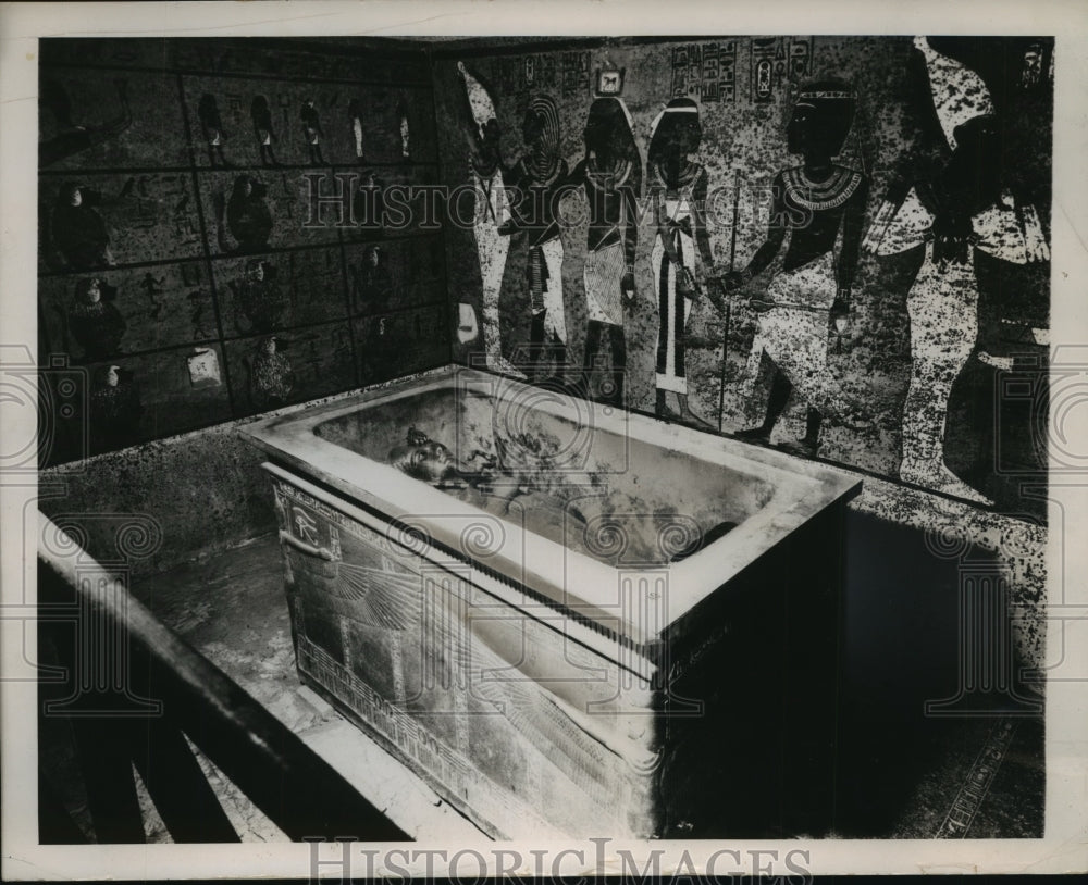 1952 Press Photo Mummy of King Tutankhamen in Tomb Coffin Discovered 1922- Historic Images