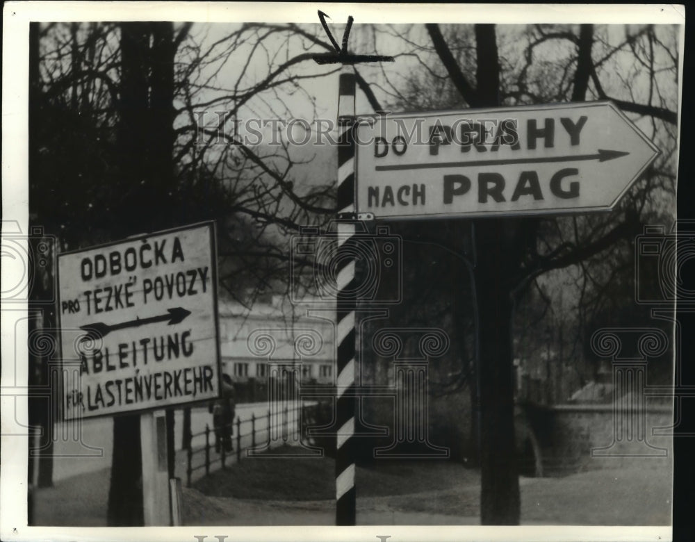 1938 Press Photo signs in languages German and Czech- Historic Images