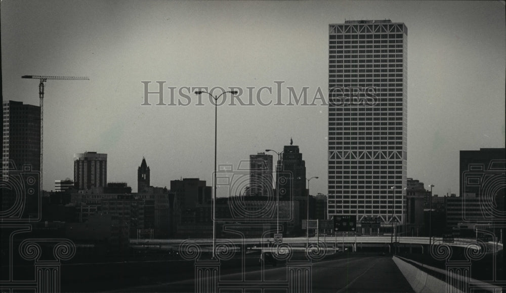 1974 Press Photo The View of Downtown Milwaukee - mja86746
