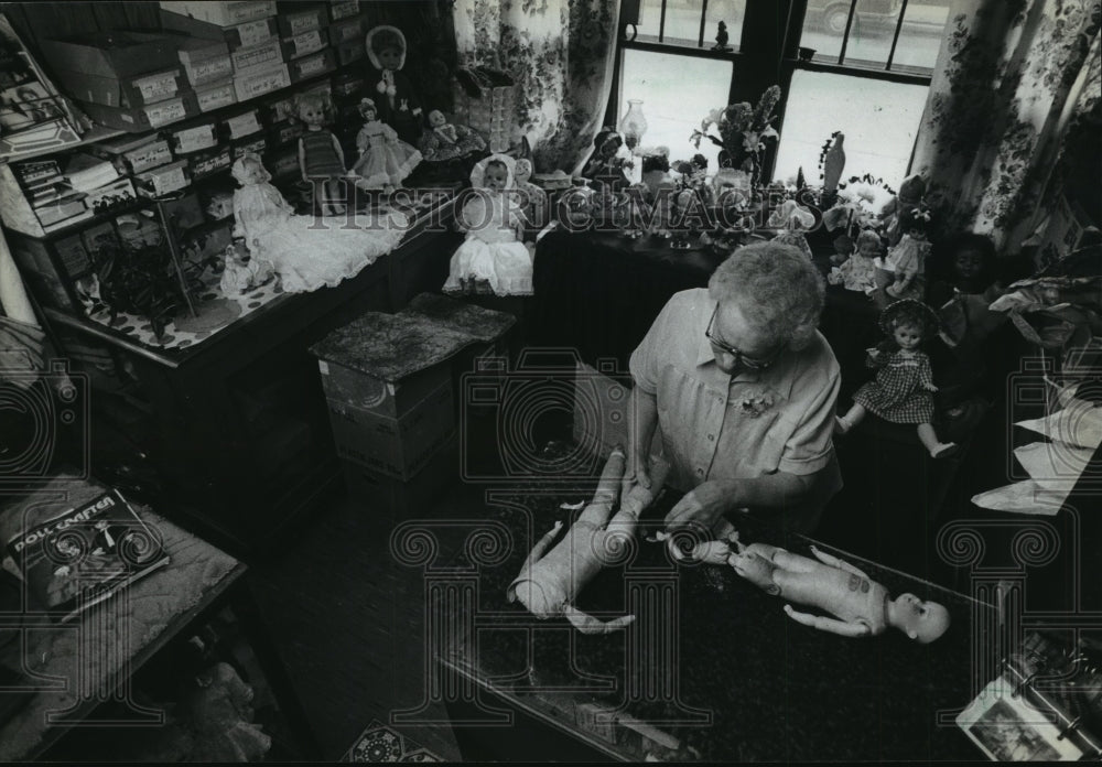 1983 Press Photo Pekrul inspects dolls brought in for repair - mja87181- Historic Images