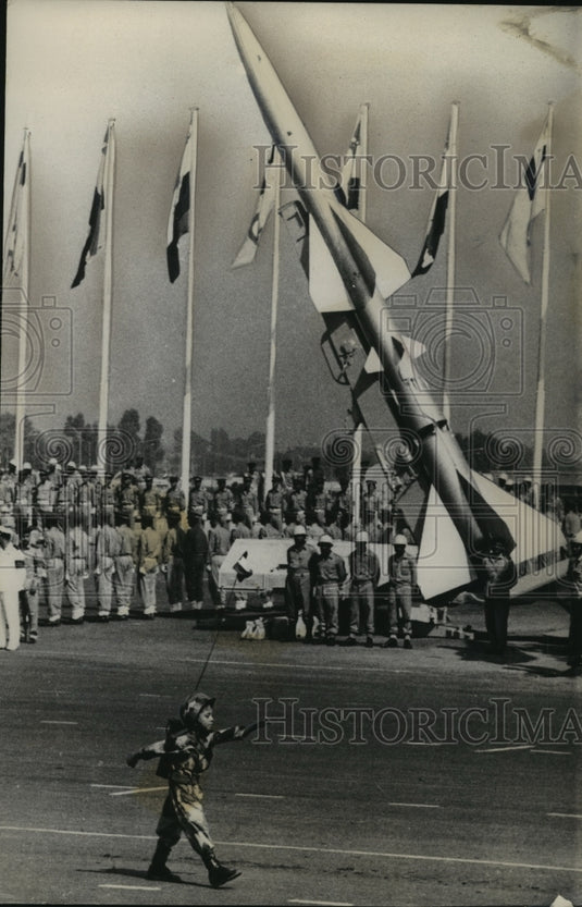 1965 Press Photo Mascot of United Arab Republic armed forces marches in Parade- Historic Images