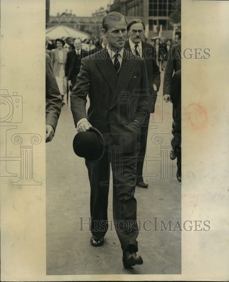 Load image into Gallery viewer, 1953 Press Photo Prince Philip, South Bank Exhibition, London - mja87411
