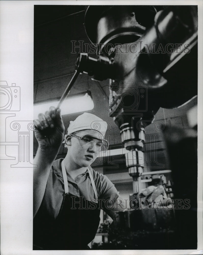 1965 Press Photo Margaret Knepler at Curative Workshop operating drill press- Historic Images