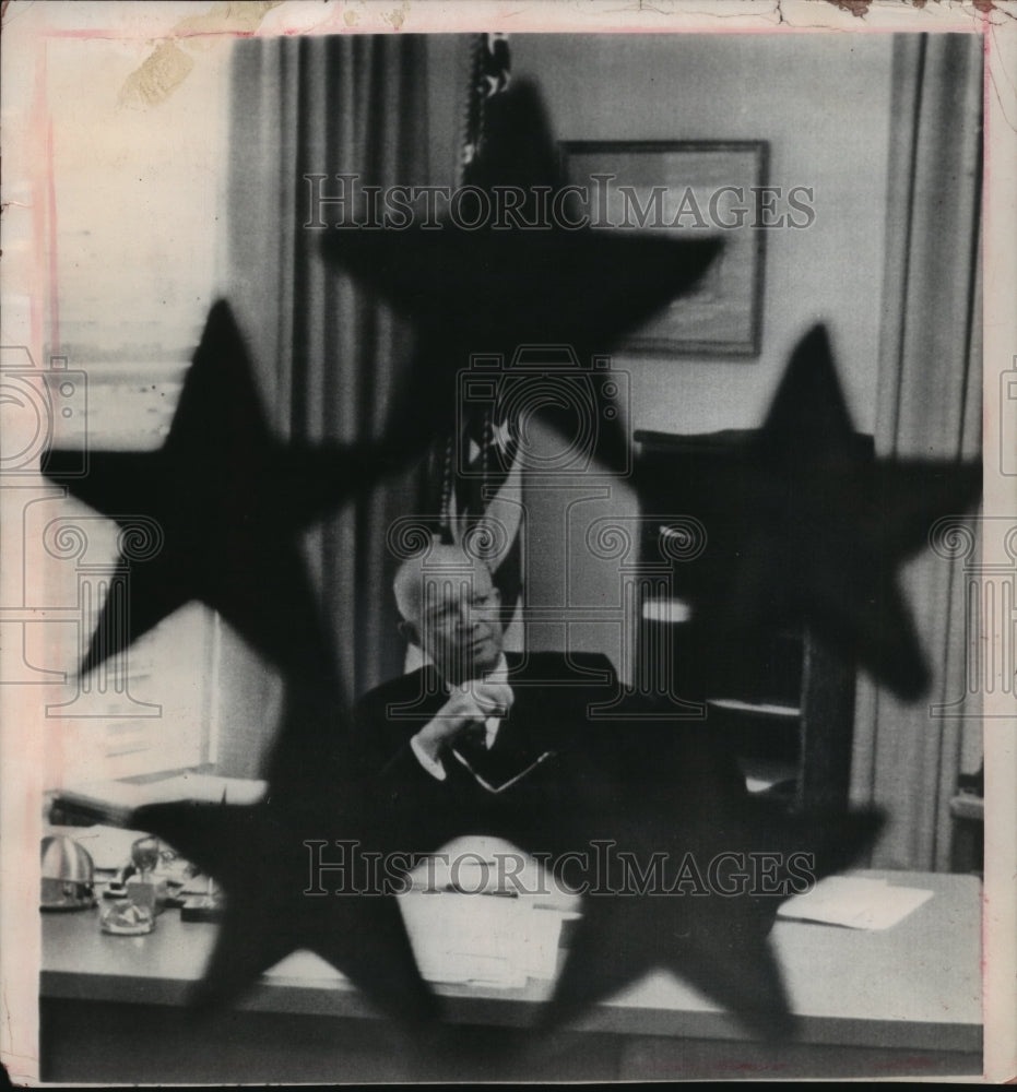 1962 Press Photo hard at work on his new book is former President Eisenhower- Historic Images