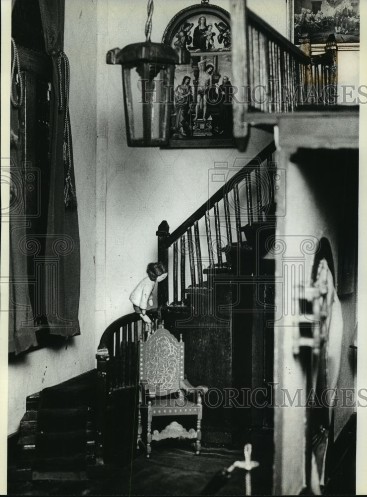 1966 Press Photo this 10-room dollhouse is a reproduction of 20th century homes- Historic Images