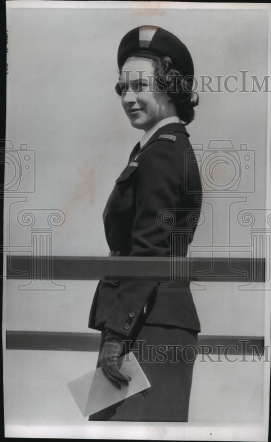 1956 Press Photo Princess Margaret of England with Girl Guides in Wolverhampton- Historic Images