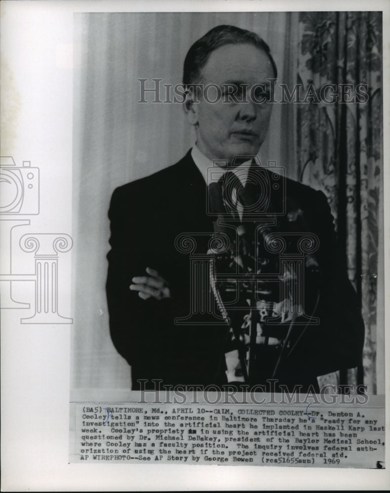 1969 Press Photo Dr. Denton A. Cooley at news conference in Baltimore
