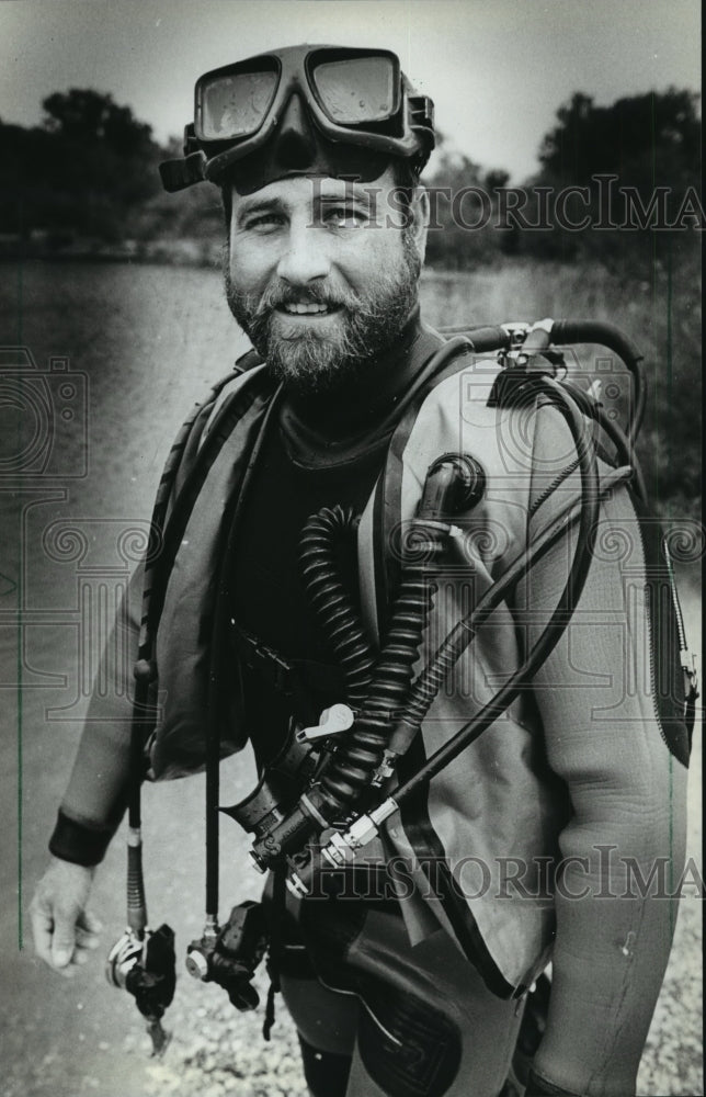 1982 Press Photo DeBroux in Diving Suit, Wisconsin - mja88196- Historic Images