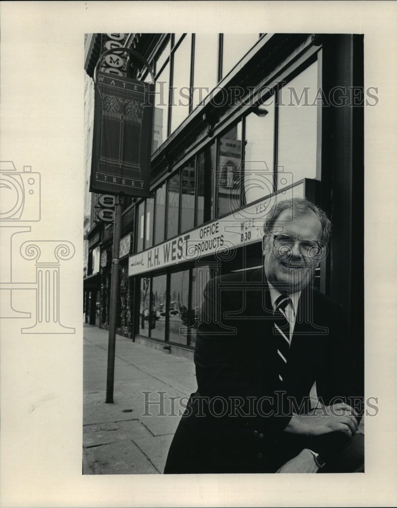 1984 Press Photo Marvin Cooper, President and Owner of the H.H. West Company- Historic Images