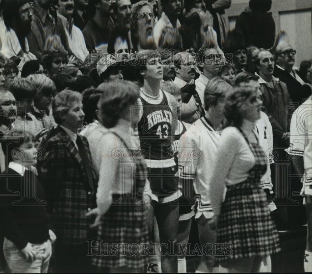 1983 Press Photo Basketball player Joe Wolf, stands out in the crowd at Kohler.- Historic Images