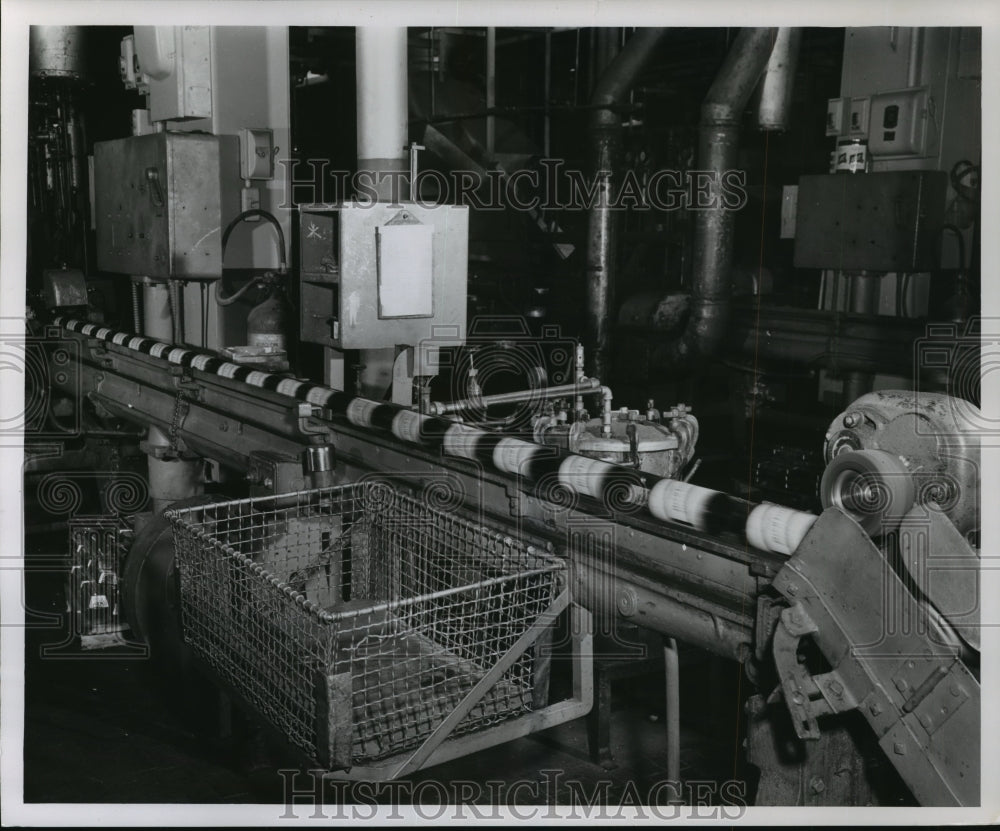 1956 Press Photo Continental Can Company, Milwaukee, Wisconsin.- Historic Images