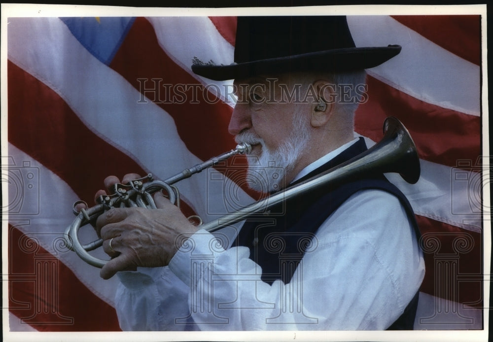 1993 Press Photo Warren Heckner of West Bend practicing for Elkhorn Hornfest.- Historic Images